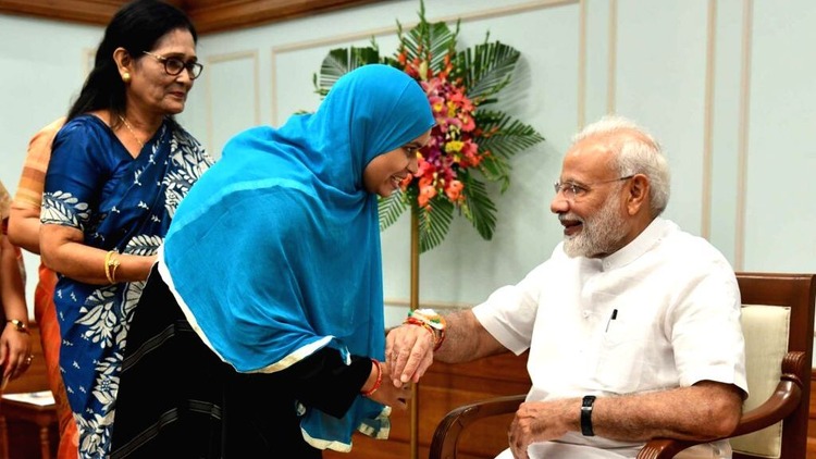 मोदी सरकार ने फिर महिलाओं का दिल जीता, दिया राखी का उपहार